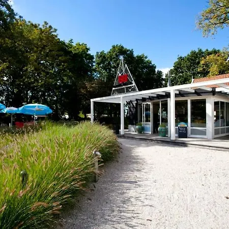 Beachhouse Veluwemeer Mit Grossem Garten In Strandnaehe * 훌쇼스트