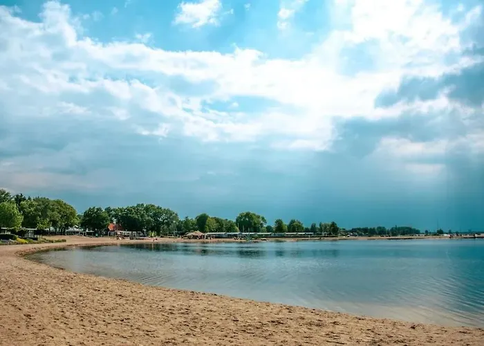 Apartamento Beachhouse Veluwemeer Mit Grossem Garten In Strandnaehe