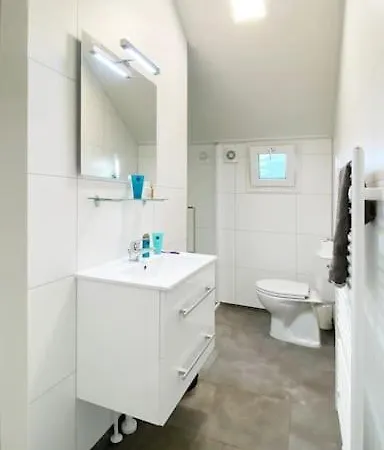Appartement Beachhouse Veluwemeer Mit Grossem Garten In Strandnaehe