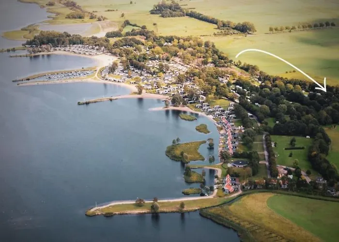 Beachhouse Veluwemeer Mit Grossem Garten In Strandnaehe フルスホルスト