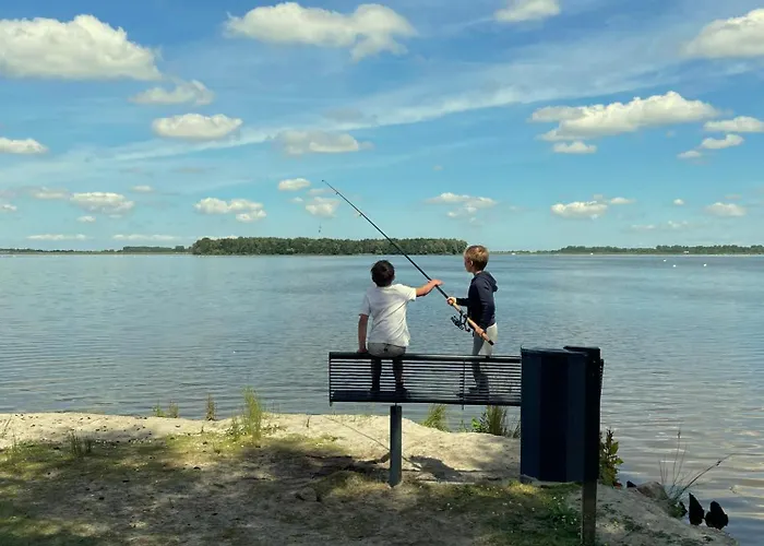 Beachhouse Veluwemeer Mit Grossem Garten In Strandnaehe